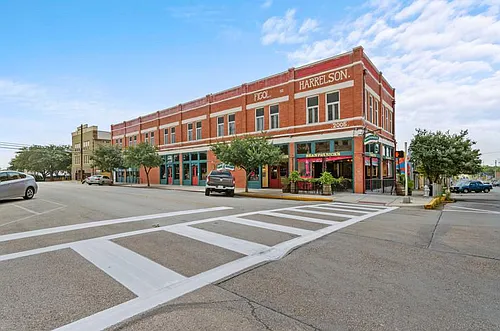 202 E San Antonio St Photo 1