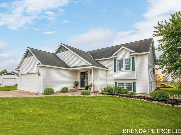 5460 Fall Meadow Ave, Zeeland, MI 49464