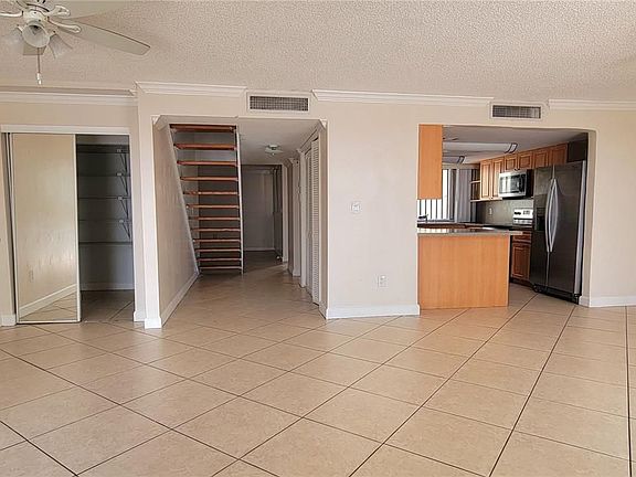 4th image of 9165 Fontainebleau Blvd APT 2