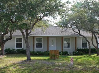 602 Oak Ave, Rockport, TX 78382