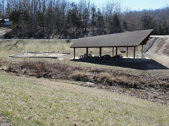 3rd image of 332 Pin Oak Dr