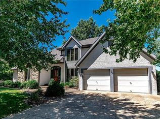 642 S Commercial St, Smithville, MO 64089