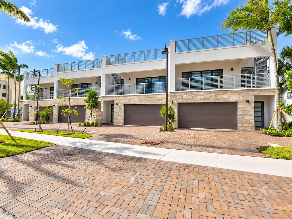 325 NE 20th Ave #Townhouse A