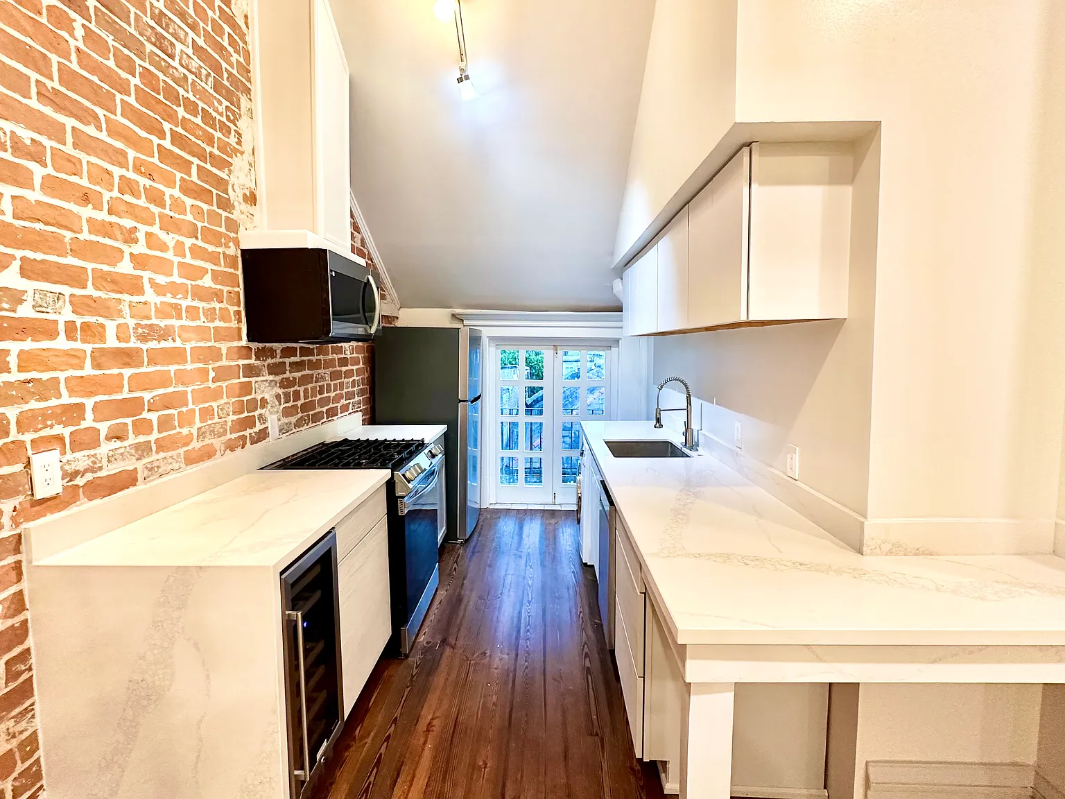 3 bed, 1600 sqft, $995 — Photo 3