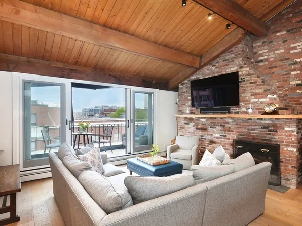 130 Fulton St APT 22, Boston, MA 02109