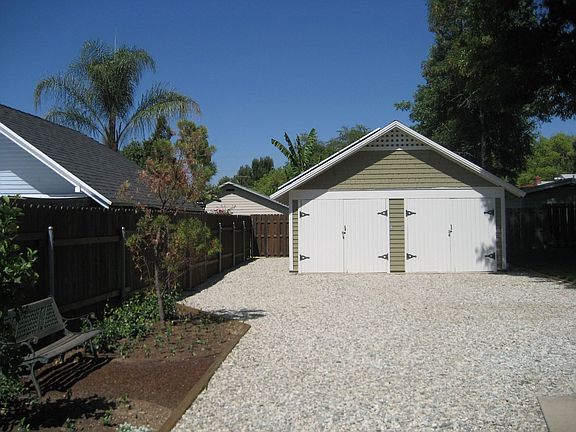 3rd image of 1983 N Los Robles Ave