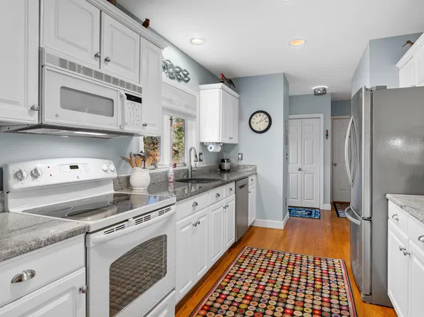 18 Stallion Way, Marstons Mills, MA 02648