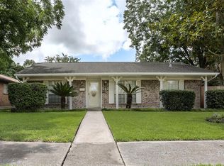 942 Festival Dr, Houston, TX 77062