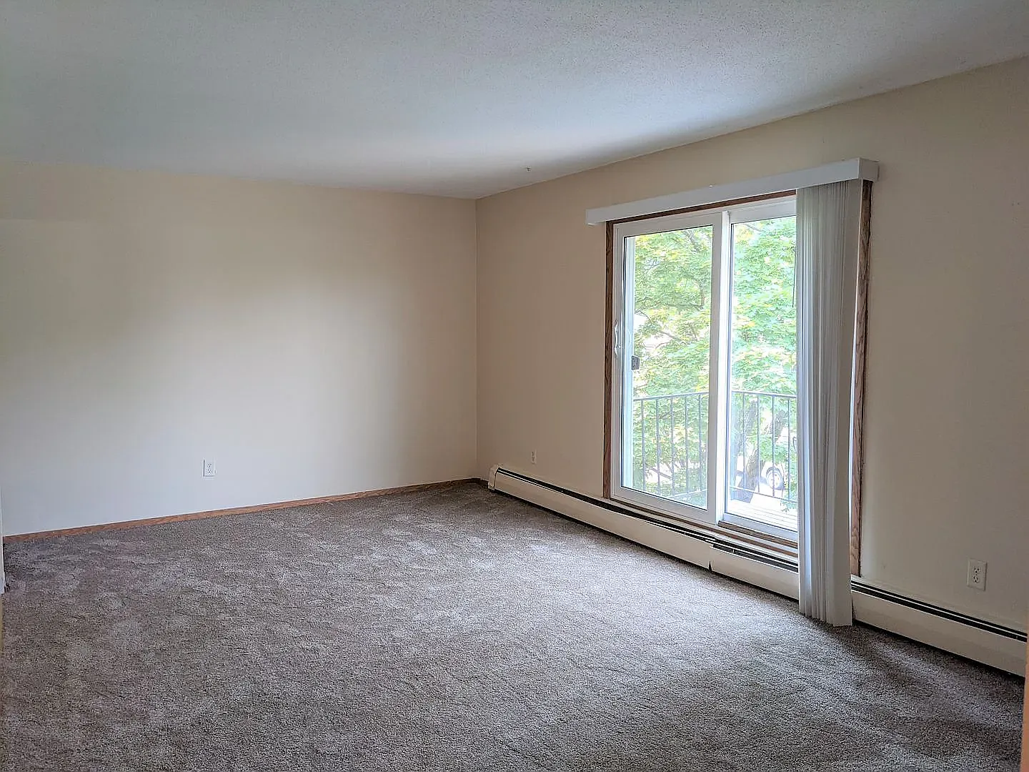 2 bed, 950 sqft, $1,500 — Photo 4