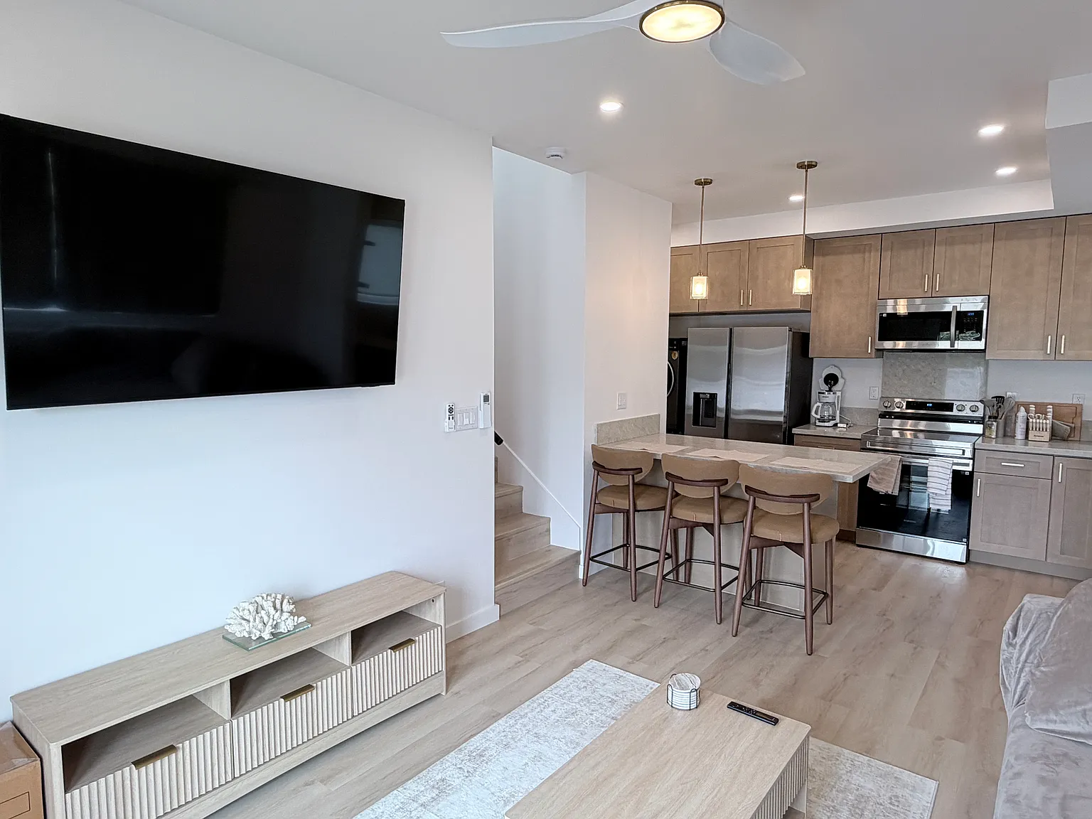 1 bed, 1.5 bath, 653 sqft, $5,900 — Photo 2