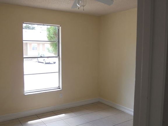 4th image of 15 Sandalwood Ct