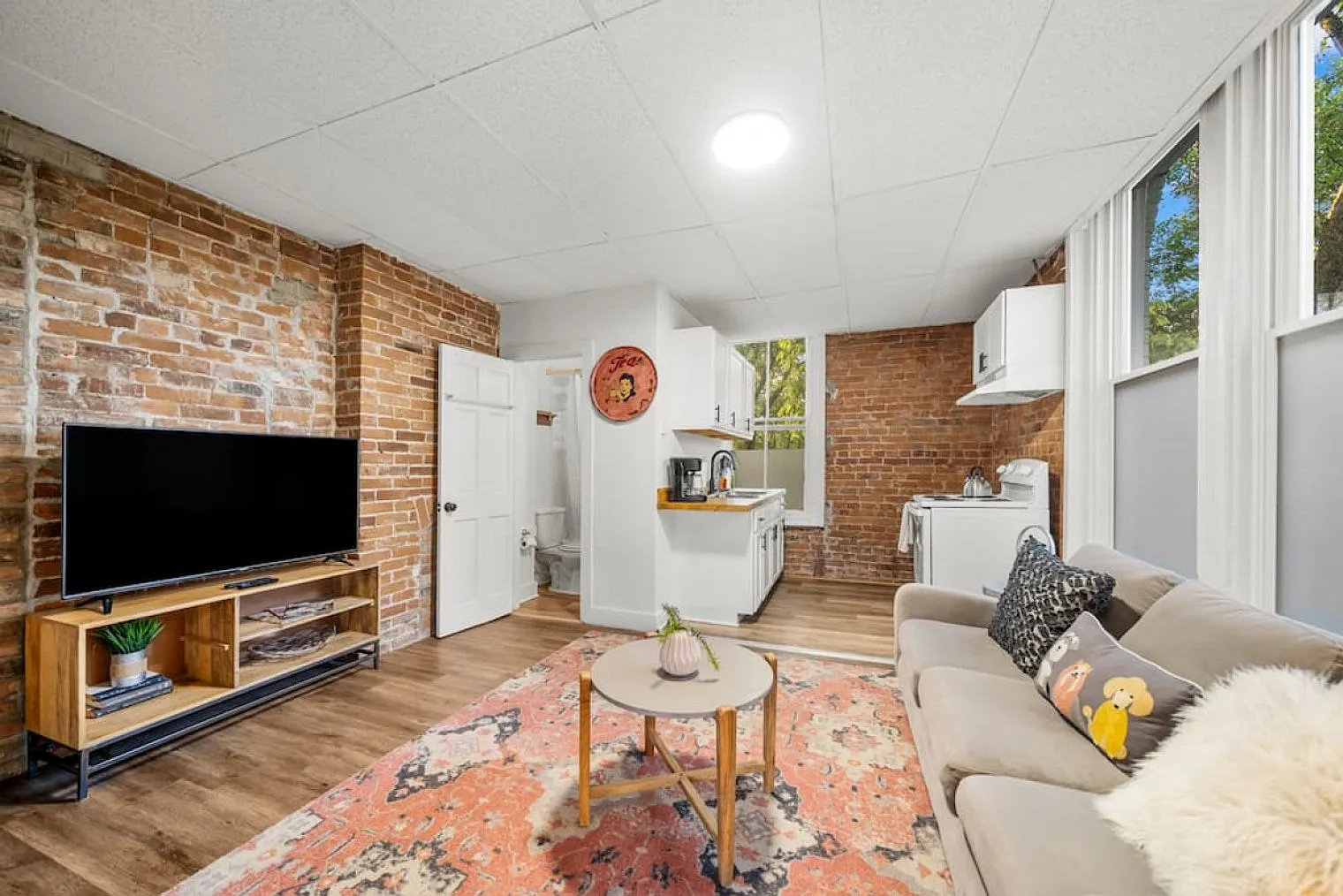 Studio, 1.0 bath, 753 sqft, $1,365 — Photo 2