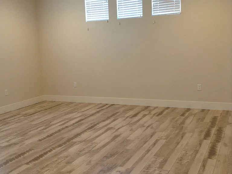 413 Wayland Loop — Photo 35