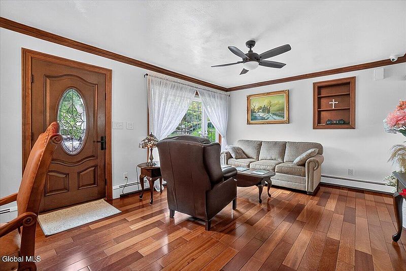 4th image of 7 Marquette Avenue