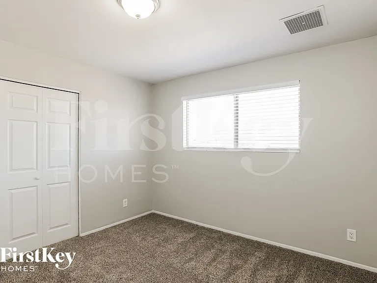 2114 W Sunnyside Dr — Photo 11