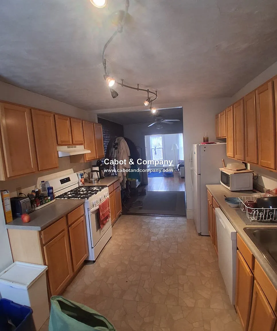 2 bed, 1.0 bath, 750 sqft, $2,850 — Photo 1