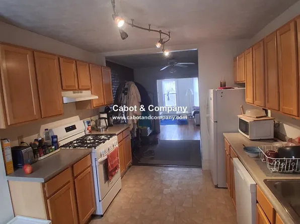 18 Mead St APT 2, Allston, MA 02134