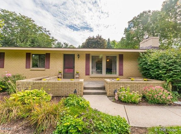 4th image of 2638 McIntosh Ave NE