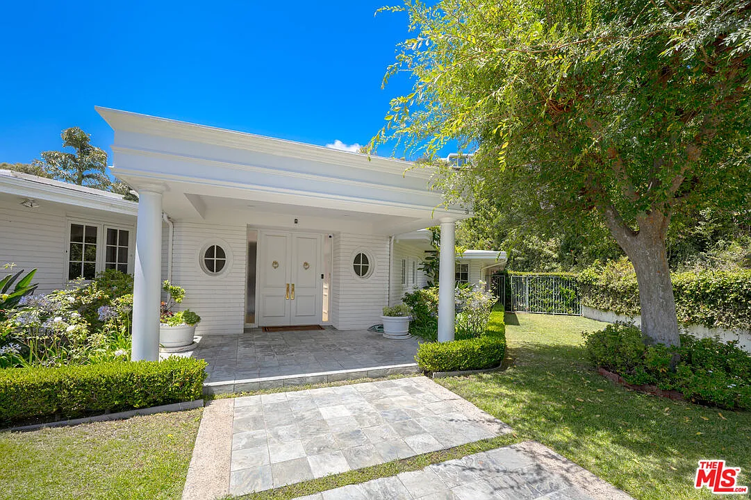 4 bed, 6.0 bath, 4066 sqft, $23,500 — Photo 3