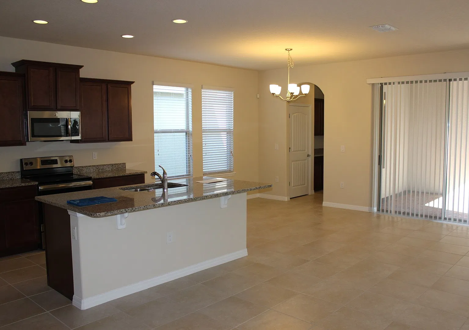 8203 Lakeview Crossing Drive — Photo 3