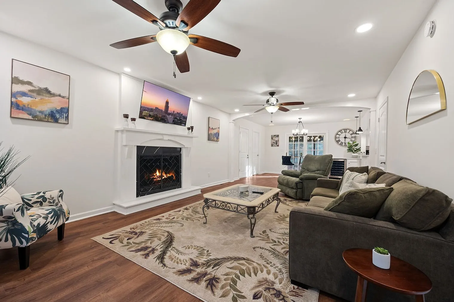 5 bed, 2.5 bath, $8,256 — Photo 1