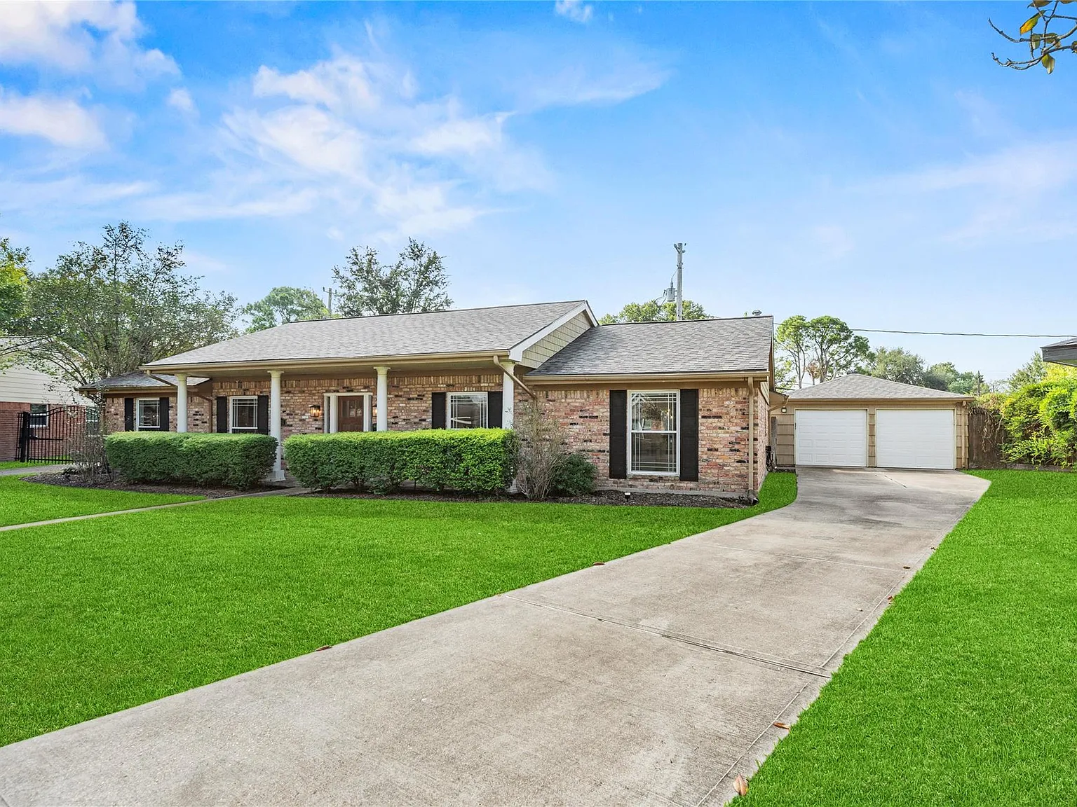 4 bed, 2081 sqft, $3,100 — Photo 3