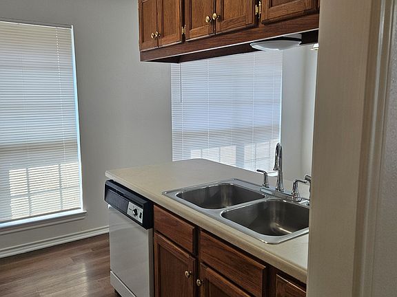 4th image of 520 24th St NE