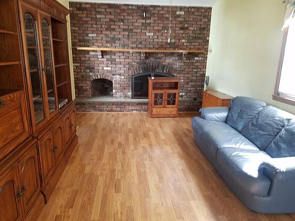 3rd image of 38 Hickory Ln
