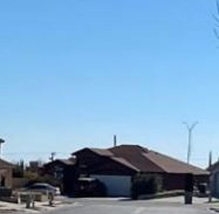 Exterior Neighborhood (street photo)