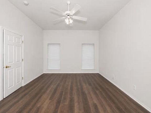 4th image of 2235 Park Hurst Dr