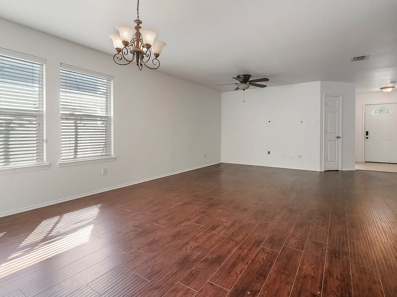 4 bed, 2093 sqft, $2,400 — Photo 3