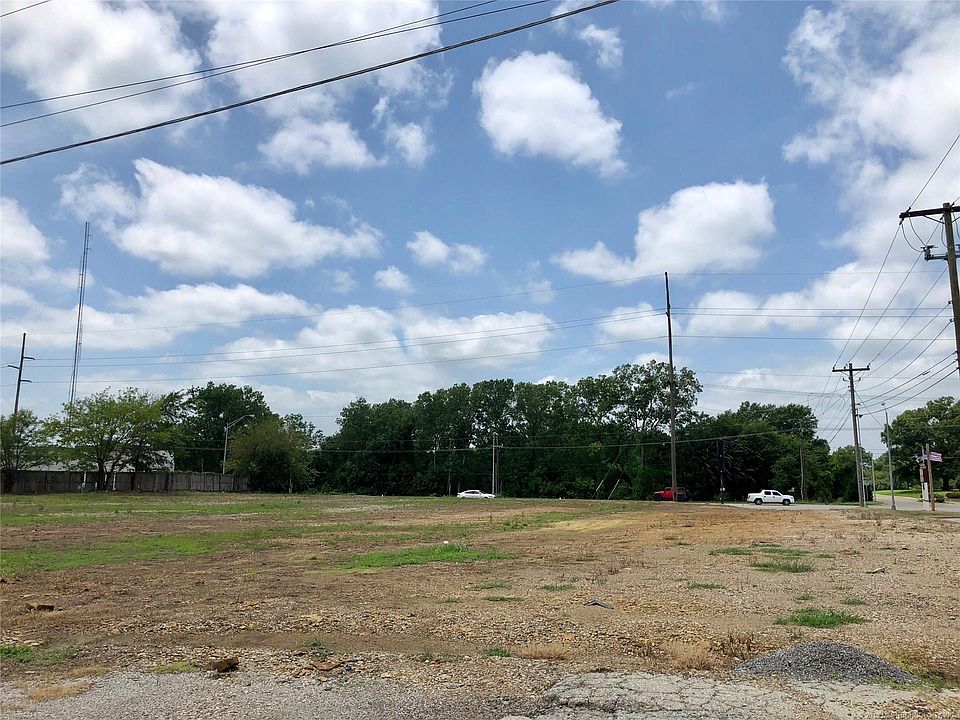 2nd image of 1300 SE Washington Blvd