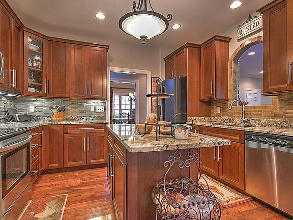 3rd image of 1104 Laurel Pond Ln