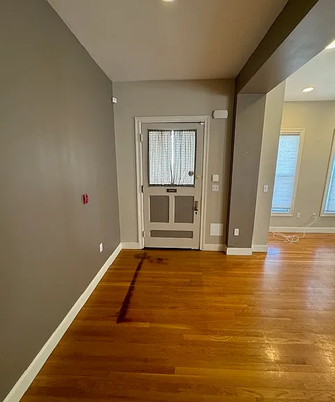 Entry without decoration.