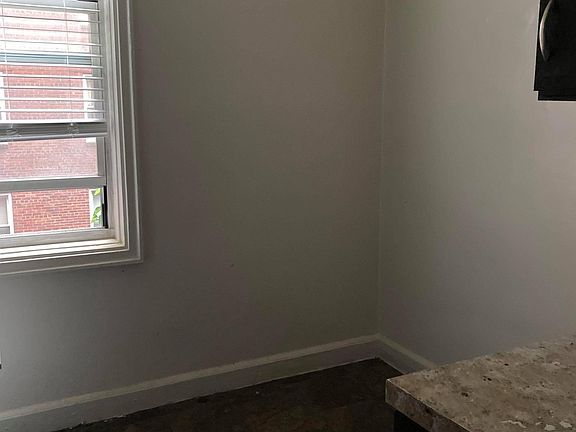 5th image of 823 Larchmont Acre