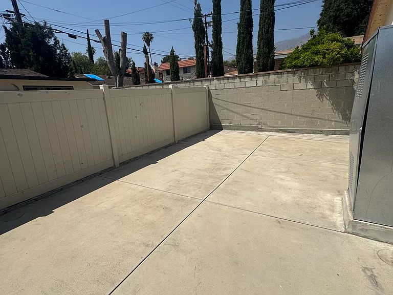 1615 Bellford Ave — Photo 23