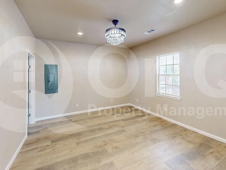 2209 Wellington St — Photo 14