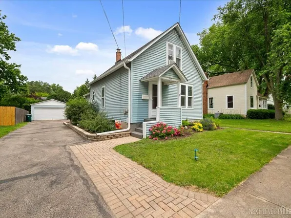707 McKee St, Batavia, IL 60510