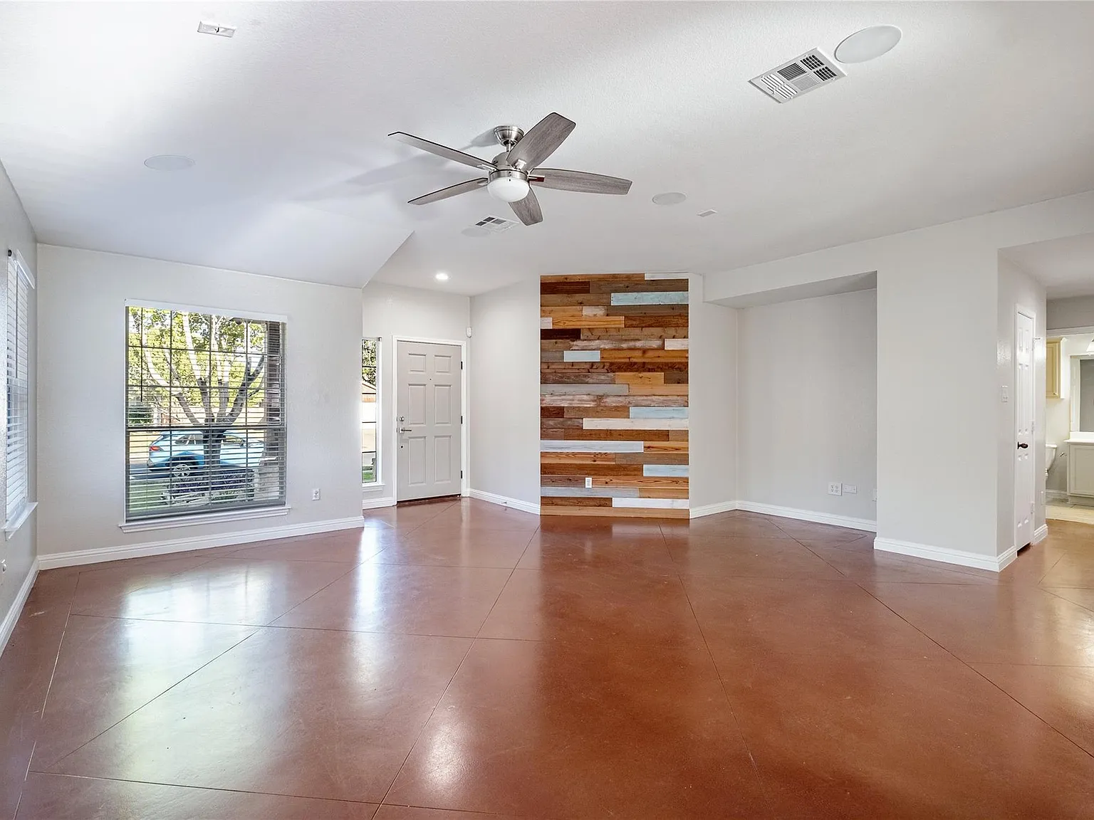 3 bed, 2.0 bath, 1885 sqft, $2,195 — Photo 3