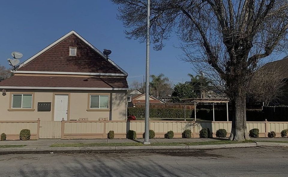 Front of 5 unit complex street parking