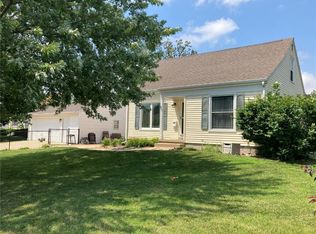 651 32nd St SE, Cedar Rapids, IA 52403