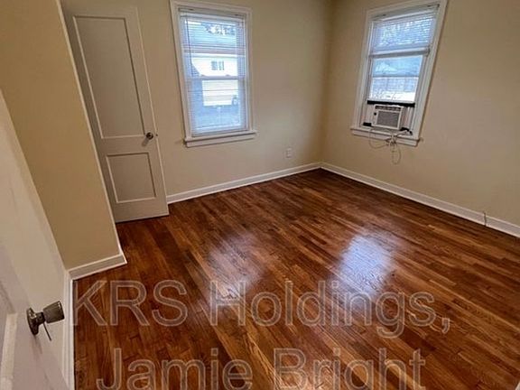 5th image of 3105 Logandale Ave