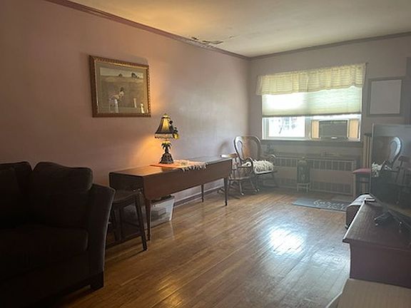4th image of 2054 E 61st St