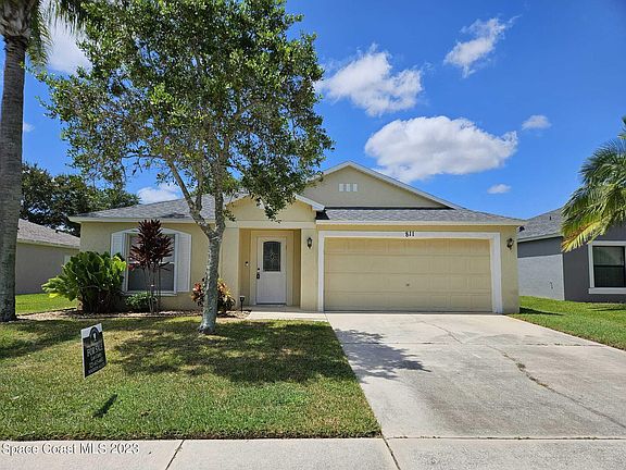 3rd image of 811 Wickham Lakes Dr