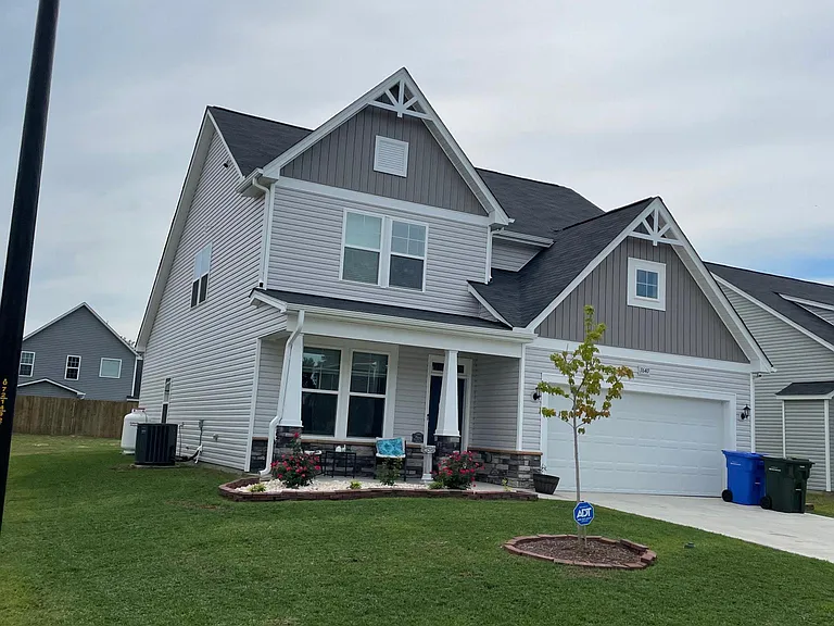 1640 Stackhouse Dr — Photo 2