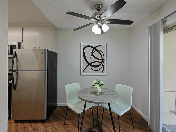 4th image of 464 Woodlawn Ave APT B