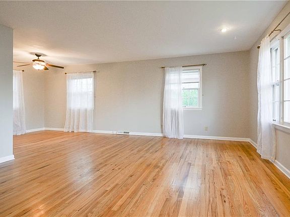 5th image of 8419 W 91st Ter