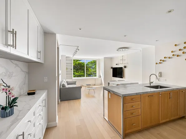 212 Warren St APT 3E, New York, NY 10282
