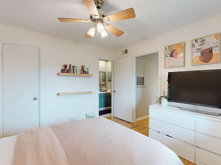 1901 Holleman Dr W #412 — Photo 15