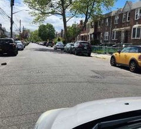 3rd image of 1815 E 51st St
